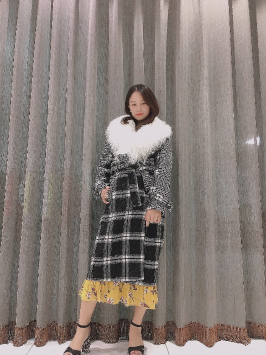 杭州高端女装品牌蒂言19秋冬长款宽松羽绒服批发