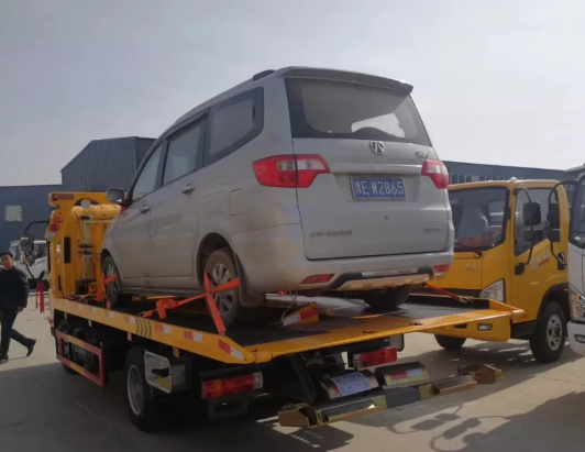 云南个旧小蓝牌一拖二高速公路救援车