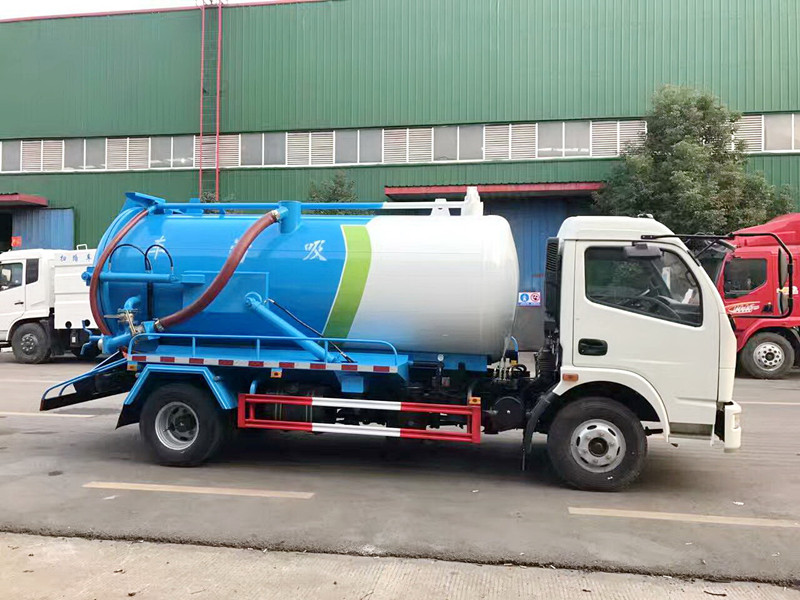 东风福瑞卡4方吸污车