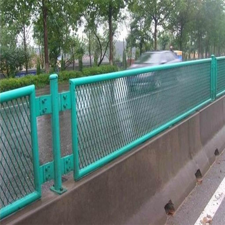 高速公路護欄網(wǎng)價格_高速公路護欄網(wǎng)安裝價格-鴻欽絲網(wǎng)