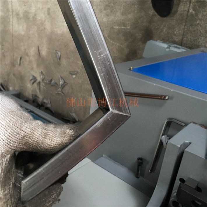 方管切45度角一次成型90度冲角机液压切角机切45度折90度模具