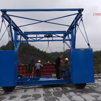 防撞护栏模板拆装台车--河南厚荣路桥设备