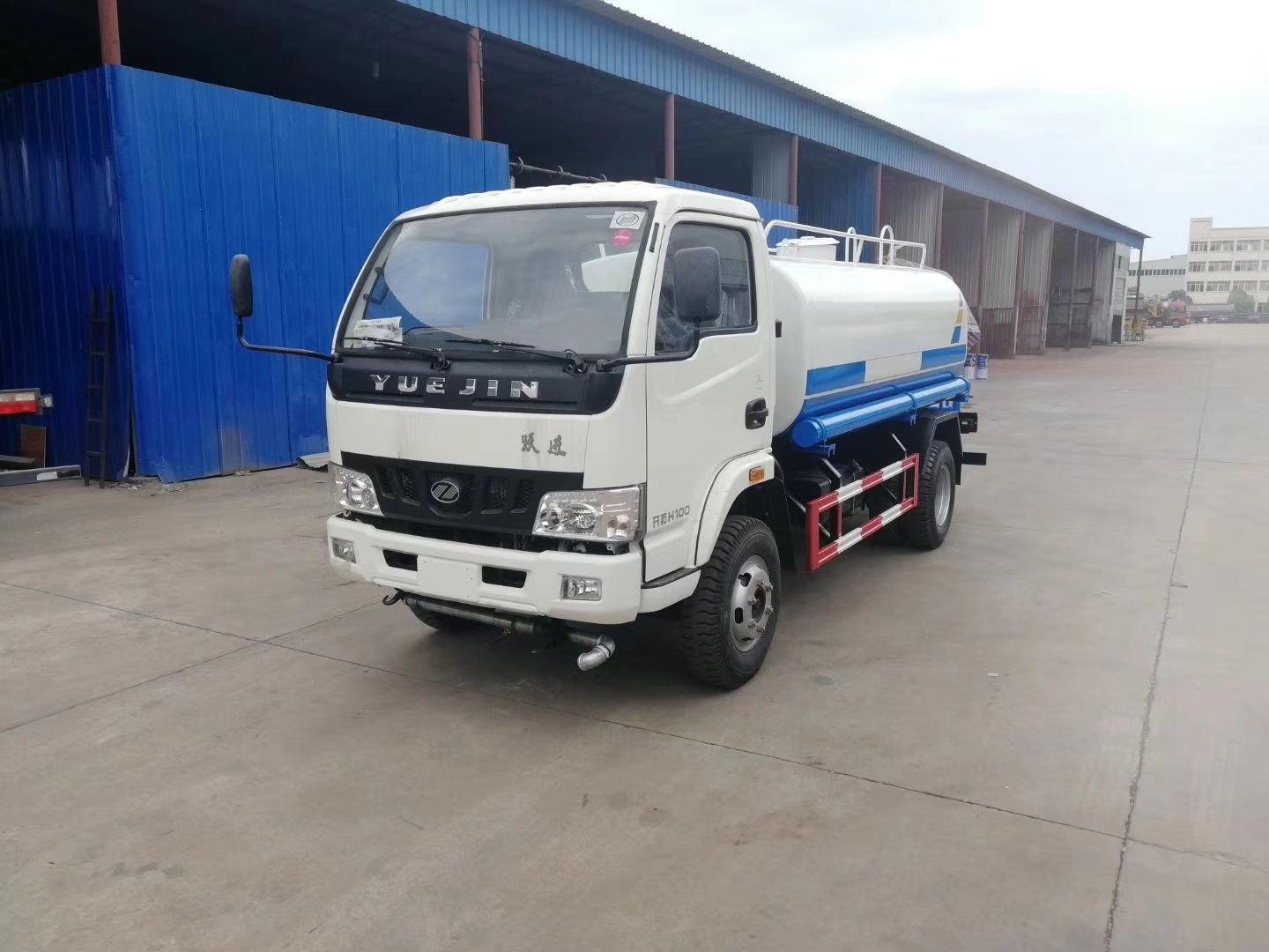 躍進(jìn)5方灑水車(chē)03.jpg