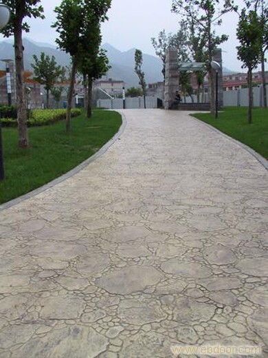 贵港艺术地坪压模地坪材料水泥砂石提供白灰、混凝土、沙子等服务