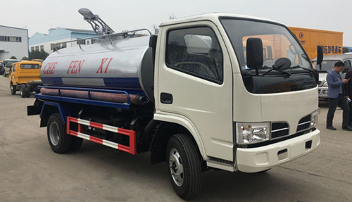 東風(fēng)多利卡5方吸糞車1