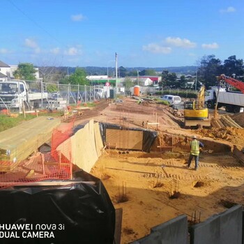 香港面向广东肇庆招人到建筑工地包吃包住年薪30~40万