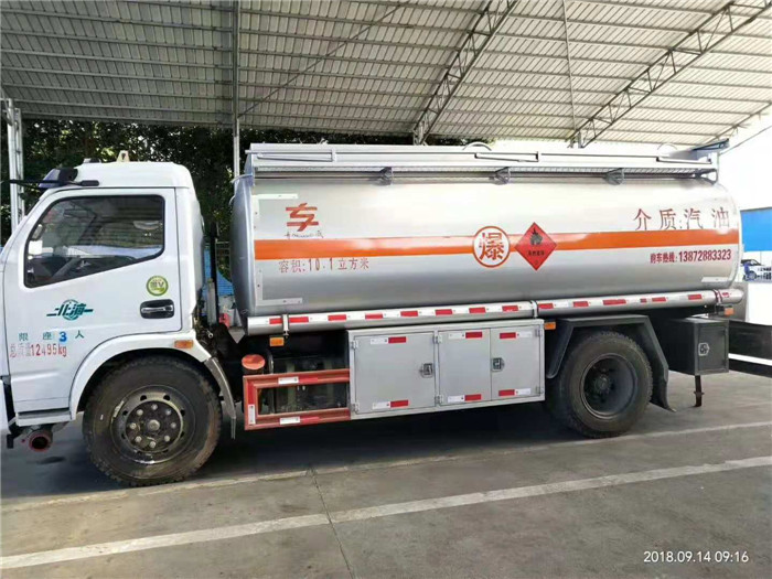 12方加油车13.jpg