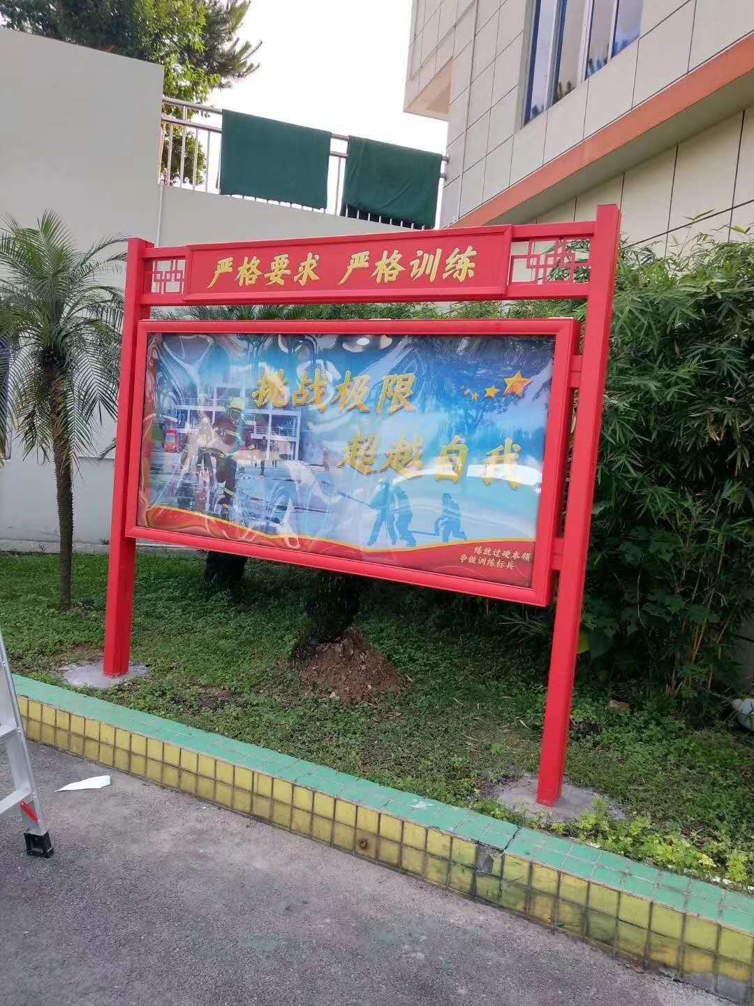 郑州落地橱窗价格低厂家