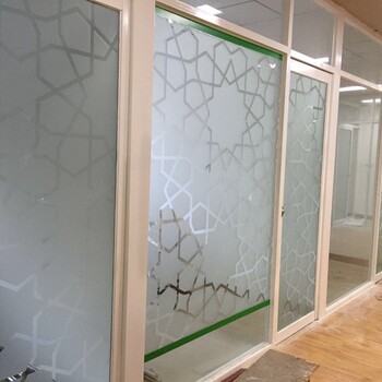 四惠办公室玻璃贴膜磨砂膜隔断玻璃贴公司logo制作