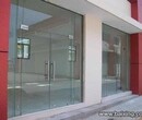 天津河西区安装玻璃门报价，更换玻璃门地弹簧图片