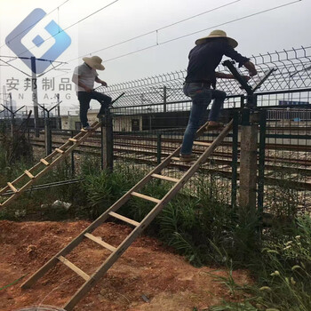 焊接框架隔離柵高速浸塑隔離柵小區(qū)三角折彎隔離柵