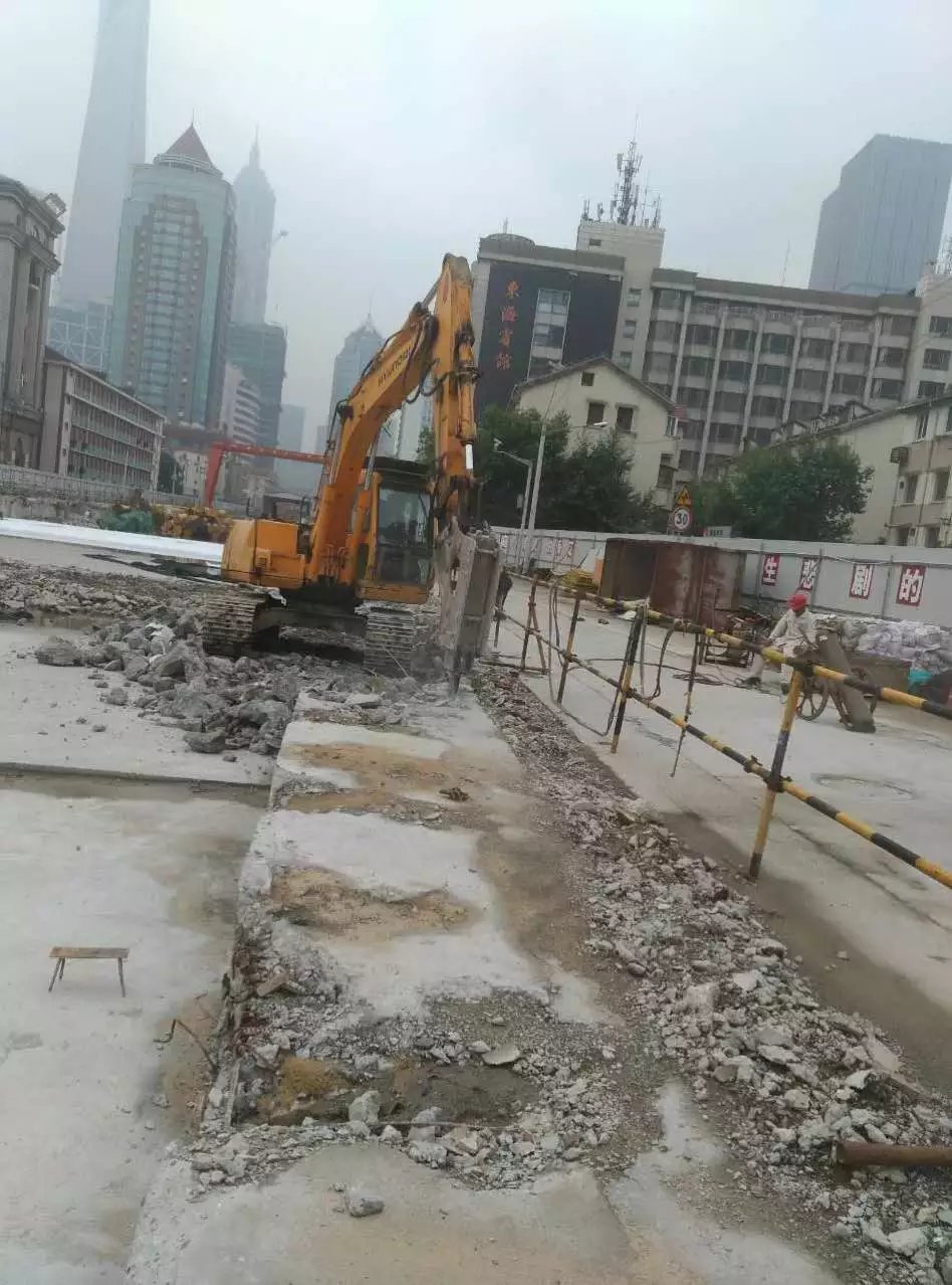 上海宝山区挖掘机出租混凝土破碎场地开挖