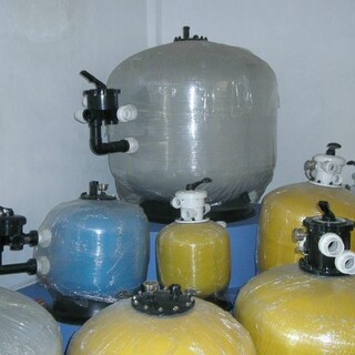 新疆塔城地区4立方10立方玻璃钢过滤沙缸水处理设备图片1