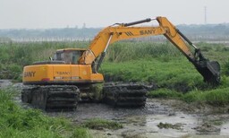 果洛常柴215-9水路挖掘机租赁河道清淤沼泽地开发图片5