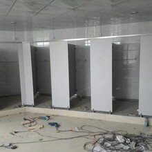 卫生间隔断就选重庆市易沃厕所隔断环境空间设计实力雄厚