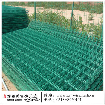 雙邊絲護欄網(wǎng)高速公路護欄廠家圈地低碳鋼絲道路雙邊絲防護網(wǎng)