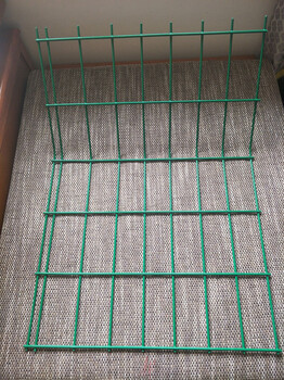 浸塑绿色框架护栏网，双边丝护栏网