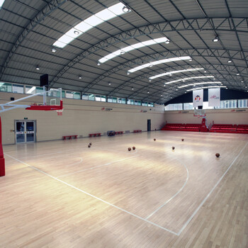篮球馆运动木地板厂家价格体育木地板安装_篮球木地板选购