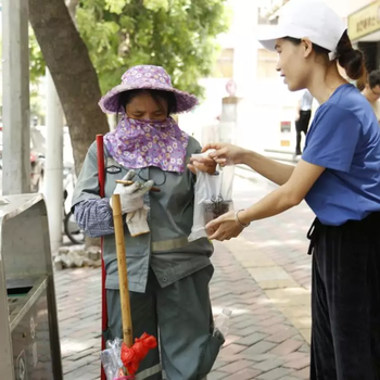 社会有情鹿角戏来接力