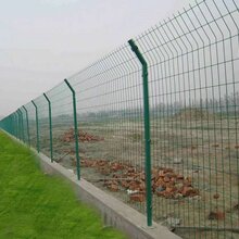 安路护栏网厂现货护栏网供应,三折弯护栏网,铁路护栏网等特殊规格加工定做图片