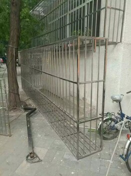 北京朝阳北苑安装防盗窗护栏断桥铝门窗楼房防盗网