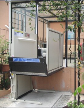 廠家升降機自行走升降平臺液壓升降貨梯高空作業(yè)可定制