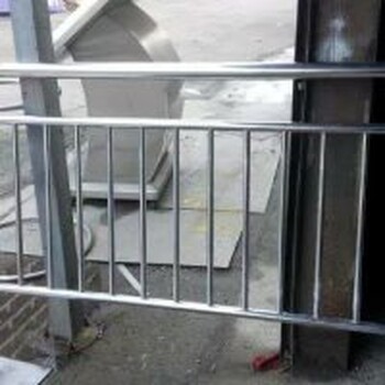 北京门头沟大峪安装阳台防护窗护栏家庭防盗门围栏