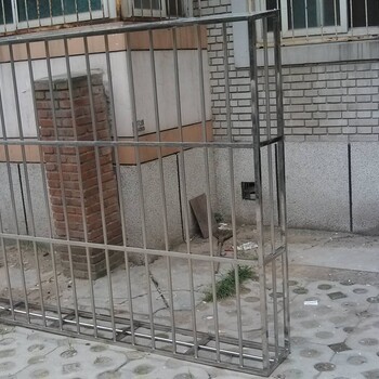 北京门头沟清水安装不锈钢护窗护栏安装防盗门护网