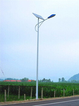 湖南太阳能路灯6米庭院灯常规参数多少钱一套找浩峰厂家