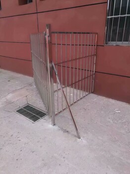北京西城德胜门安装不锈钢防护窗护栏家庭防盗门护网