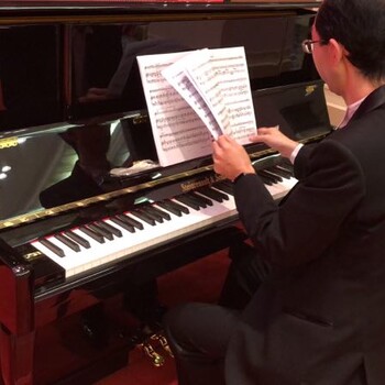 广州哪里有卖全新施坦雷诺钢琴多少钱的