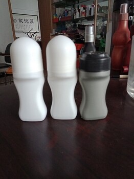 广东30毫升塑胶瓶化妆品滚珠瓶子厂家