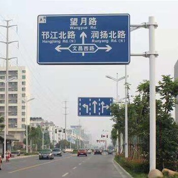 交通标志杆对道路指向的关键作用