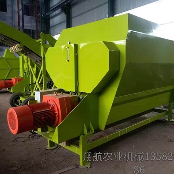 新一代牛場(chǎng)攪拌機(jī)全新tmr拌料機(jī)節(jié)省勞動(dòng)力飼料攪拌機(jī)廠家