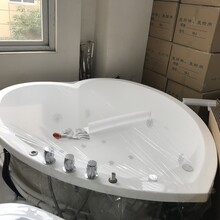 厂家直供亚克力长方形简约储物柜浴缸冲浪按摩泡泡新款独立浴缸图片
