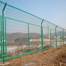 深圳公路护栏网_深圳框架公路护栏网安装方式教程-铁丝网围栏