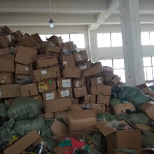 专注国内一二线运动品牌尾货库存棉服批发图片