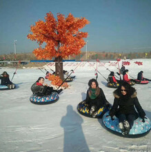 享受冰雪带来的乐趣驰胜雪地转转多人游乐设备