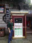 湖南32寸立式手机充电桩广告机，三亚景区32寸智能手机充电柜广告机怎么盈利呢？