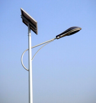 供应重庆巫山县锂电太阳能路灯生产厂家6米规格900元一套