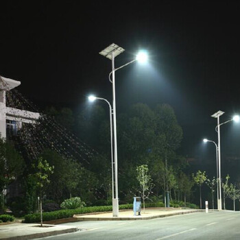 供应重庆沙坪坝锂电太阳能路灯生产厂家6米规格900元一套