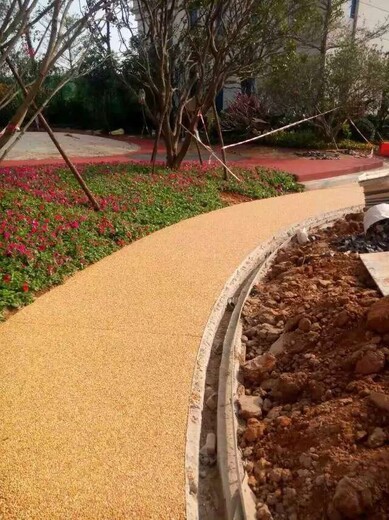 佛山南海庭院园路露骨料透水混凝土彩色胶粘石装饰路面