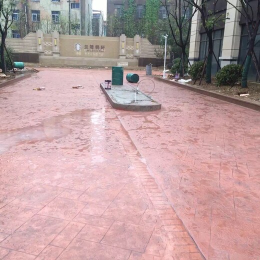 九江混凝土压模模具彭泽县水泥压花路面建设美丽城市
