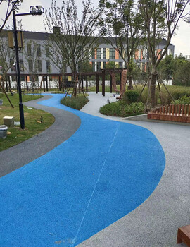 青海海西州透水混凝土原材料德令哈景區(qū)廣場彩色透水路面
