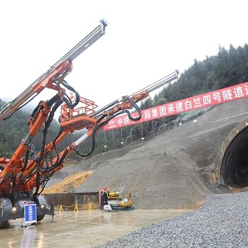 鑫通掘進(jìn)成套設(shè)備用于本地高速隧道建設(shè)