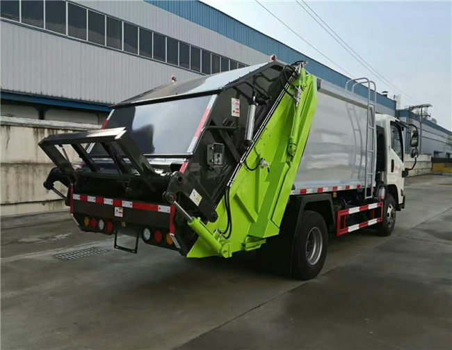 4吨摆臂式垃圾车 凯马5方挂桶式垃圾车