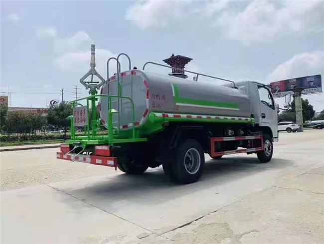 东风D915吨洒水车