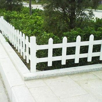 成都塑钢护栏四川PVC围栏厂家成都优美雅草坪围墙栅栏