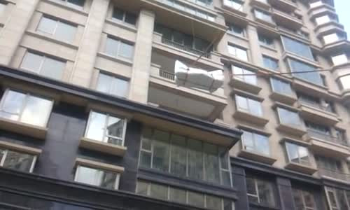 上海奉贤区红木桌面老板台楼顶吊玻璃吊装上楼
