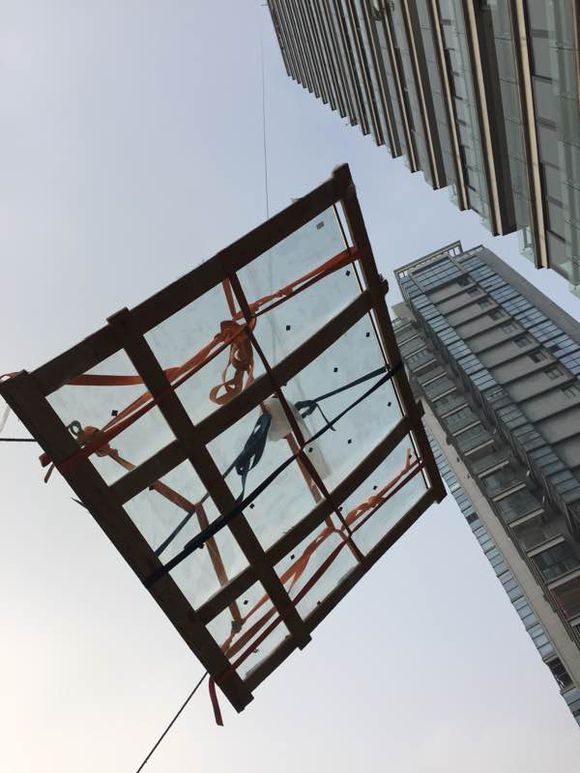 上海石龙路玻璃吊运